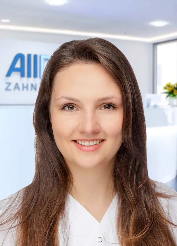 Portrait Ober&auml;rztin Larissa Rose (AllDent Hamburg Hauptbahnhof)