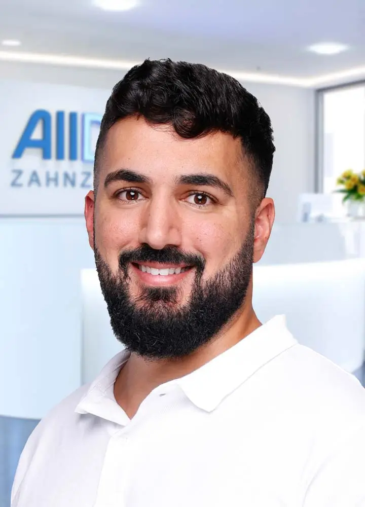 Portrait Zahnarzt Zakarya Khalil (AllDent Hamburg Hauptbahnhof)