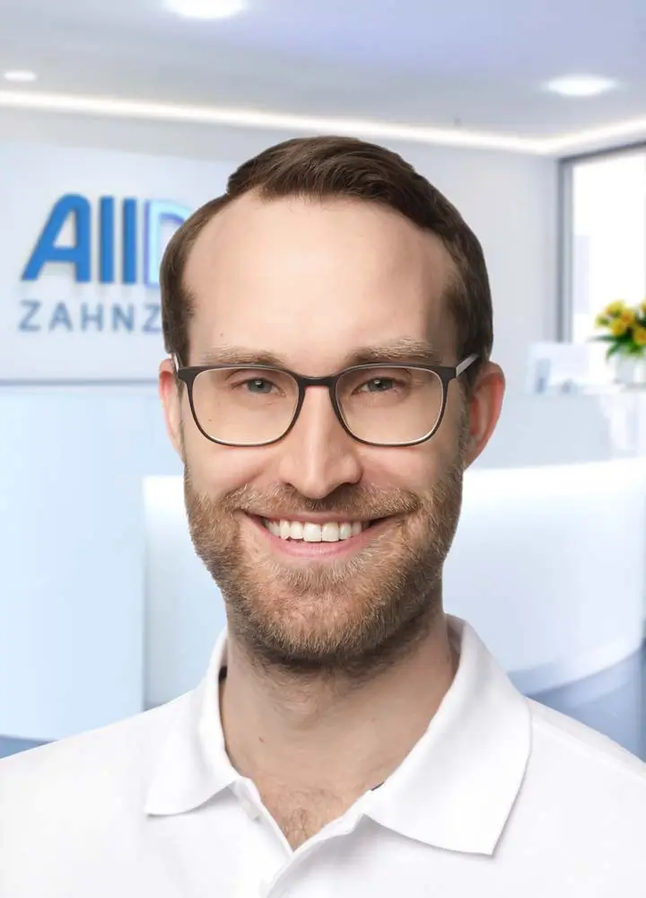 Portrait Zahnarzt Johannes Stemmann (AllDent Hamburg Hauptbahnhof)