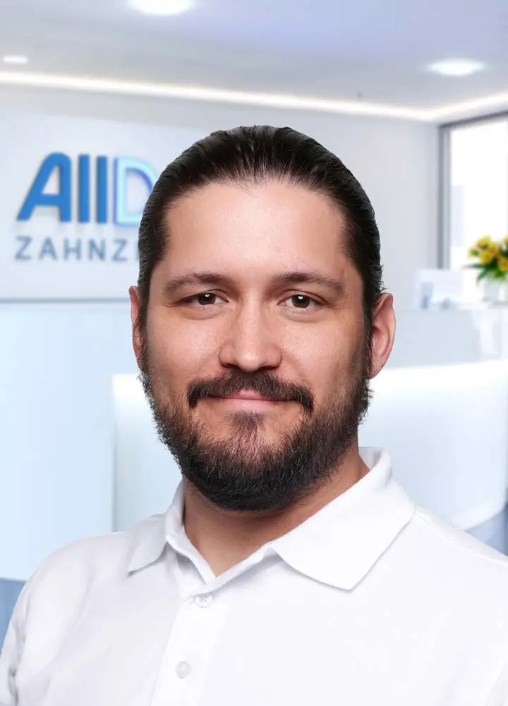 Portrait Zahnarzt Leonhard Werner (AllDent Hamburg Hbf.)