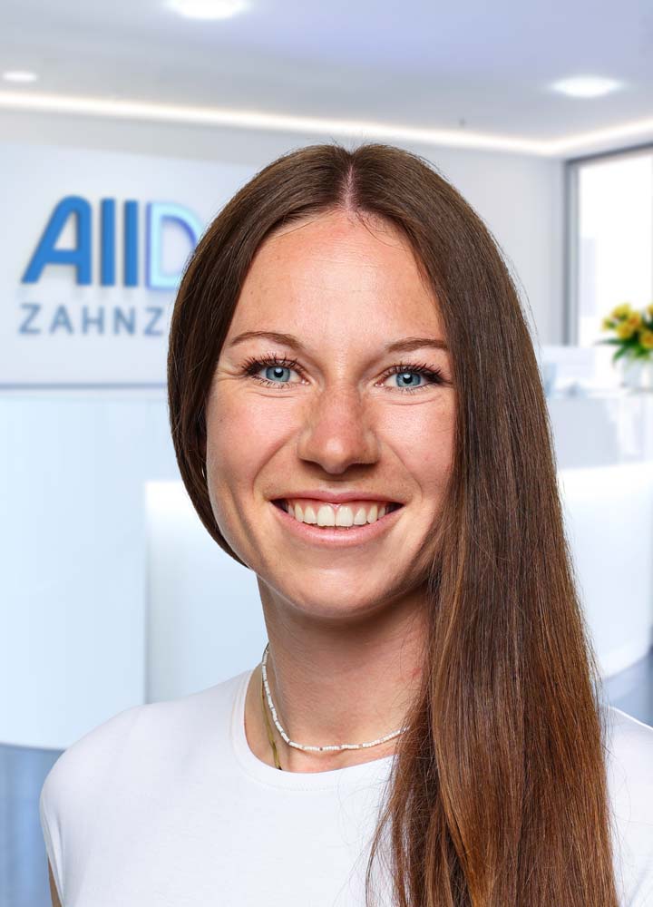 Portrait Zahnärztin Annabel Weegen (AllDent Hamburg Hauptbahnhof)